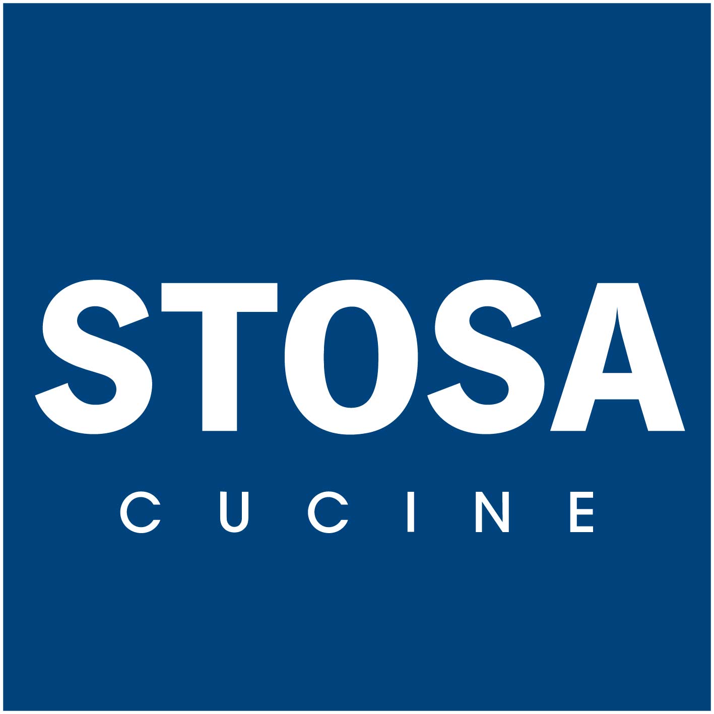 Cucina Stosa con isola e colonne integrate in finitura laccato opaco